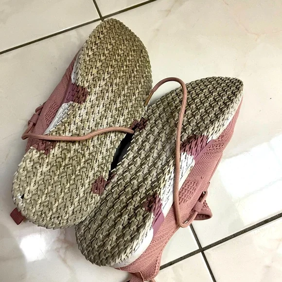 Training shoes - Picture 4 of 5